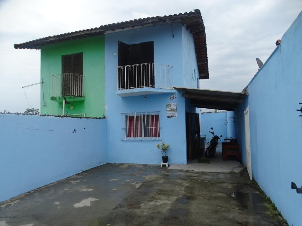 Casa com 2 dormitórios próximo à praia no bairro Jardim Praia Grande