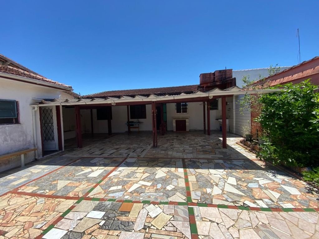 Casa com 2 dormitórios próximo à praia no bairro Flórida Mirim