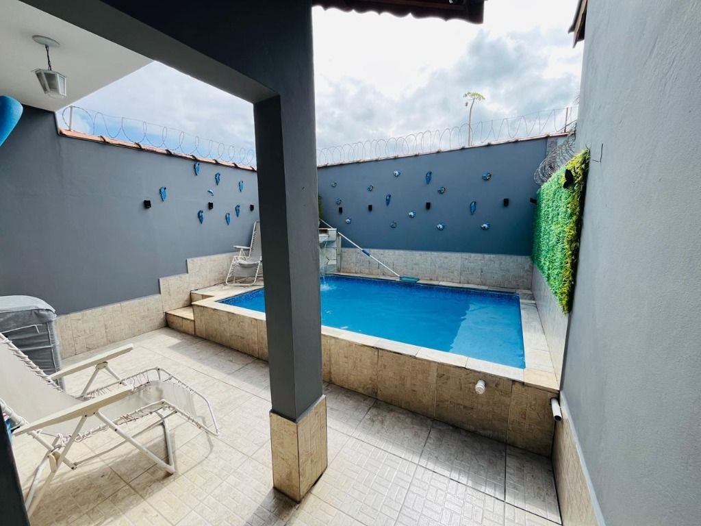 Casa com 2 dormitórios próximo à praia no bairro Verde Mar