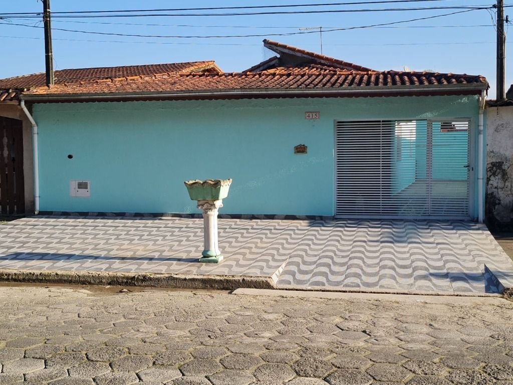 Casa com 2 dormitórios próximo à praia no bairro Balneário Itaoca