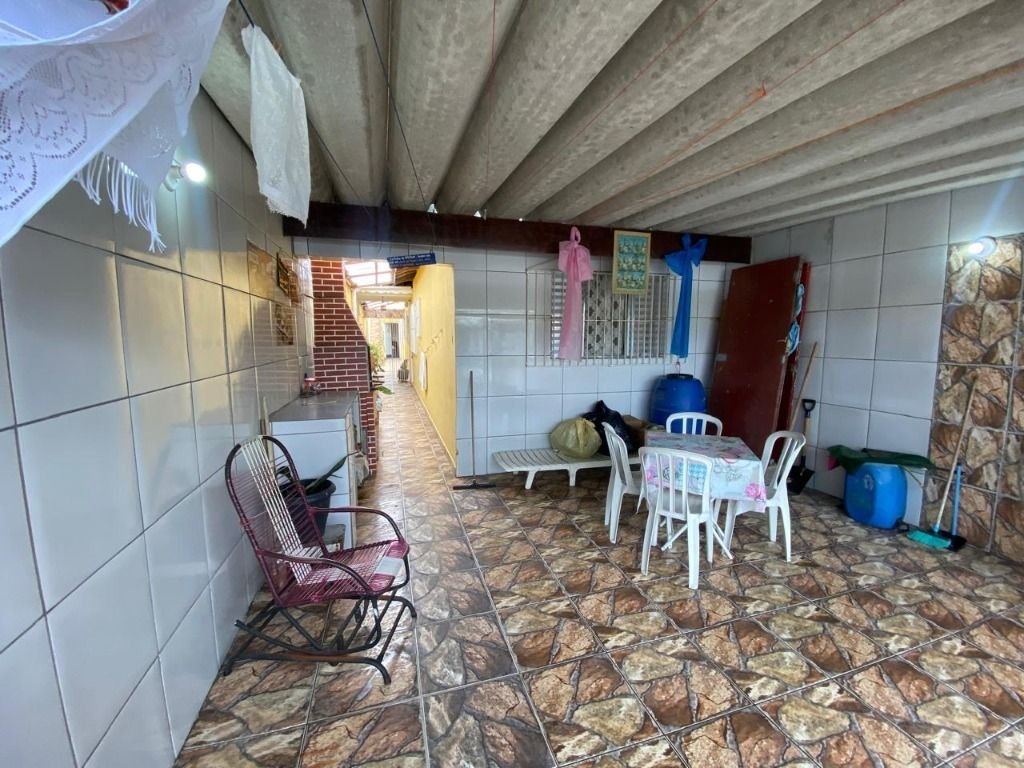 CASA À VENDA NA PRAIA DE MONGAGUÁ