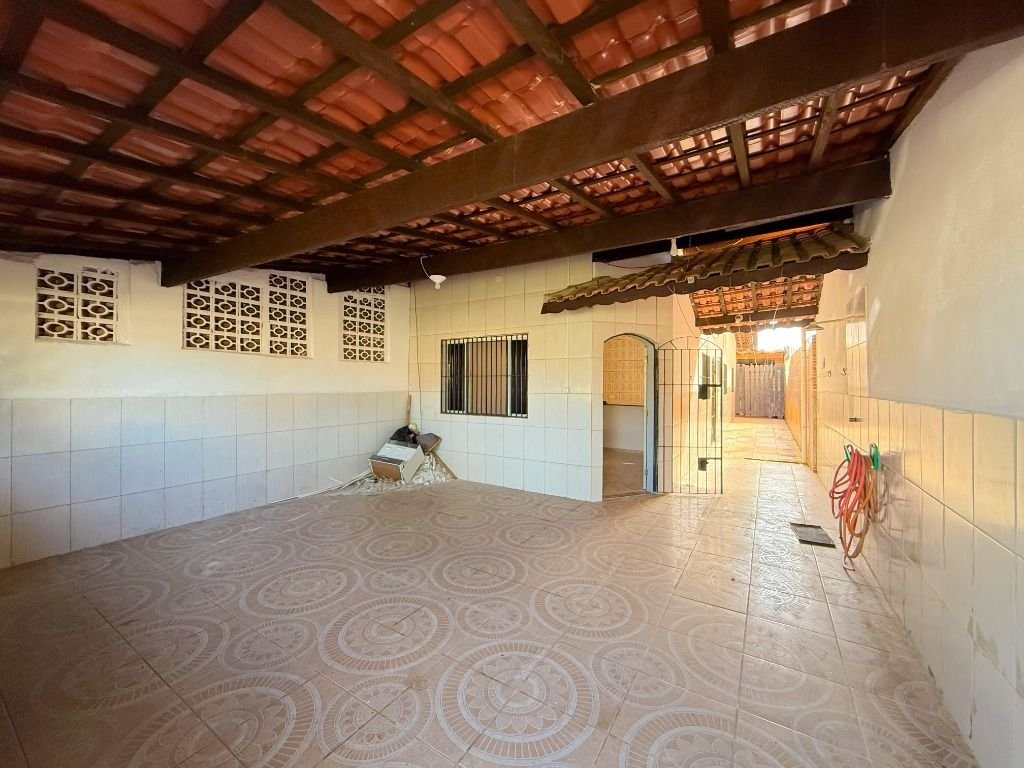 Casa com 2 dormitórios próximo à praia no bairro Flórida Mirim