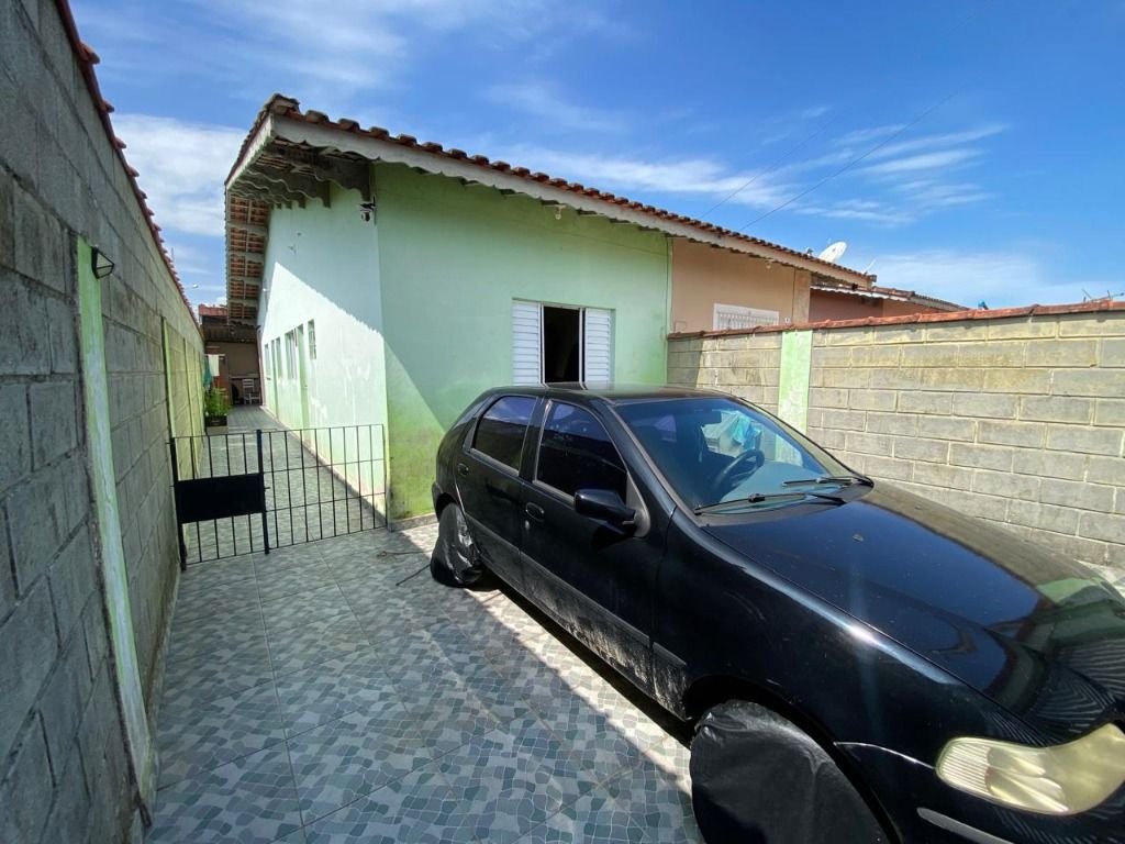 CASA Á VENDA NA PRAIA DE MONGAGUÁ COM 02 DORMITÓRIOS