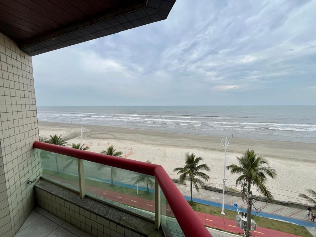 APARTAMENTO FRENTE MAR LOCALIZADO NO CENTRO DA CIDADE COM 03 QUARTOS