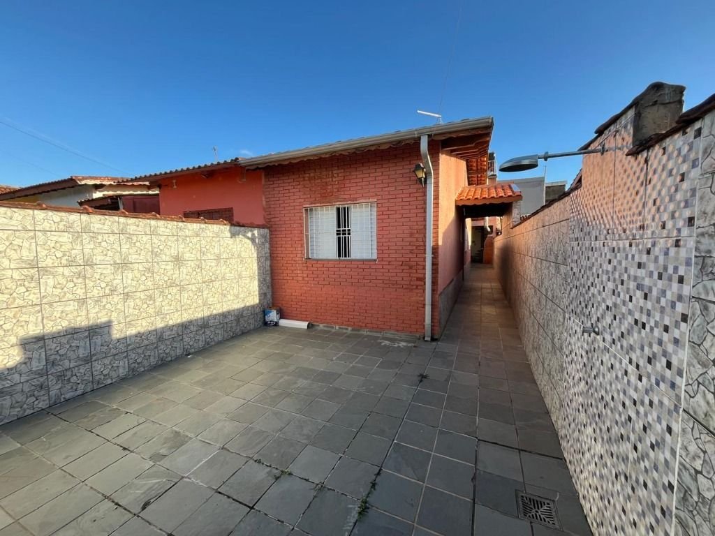 Casa com 2 dormitórios próximo à praia no bairro Plataforma