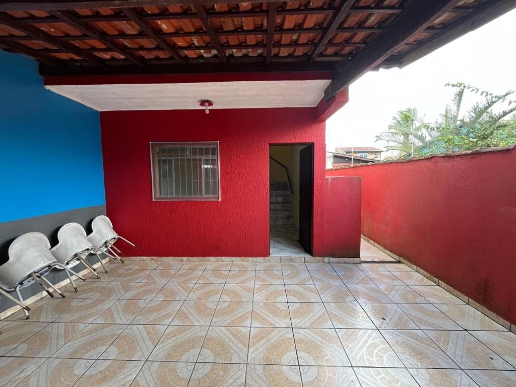 Casa com 2 dormitórios próximo à praia no bairro Balneario Verde Mar