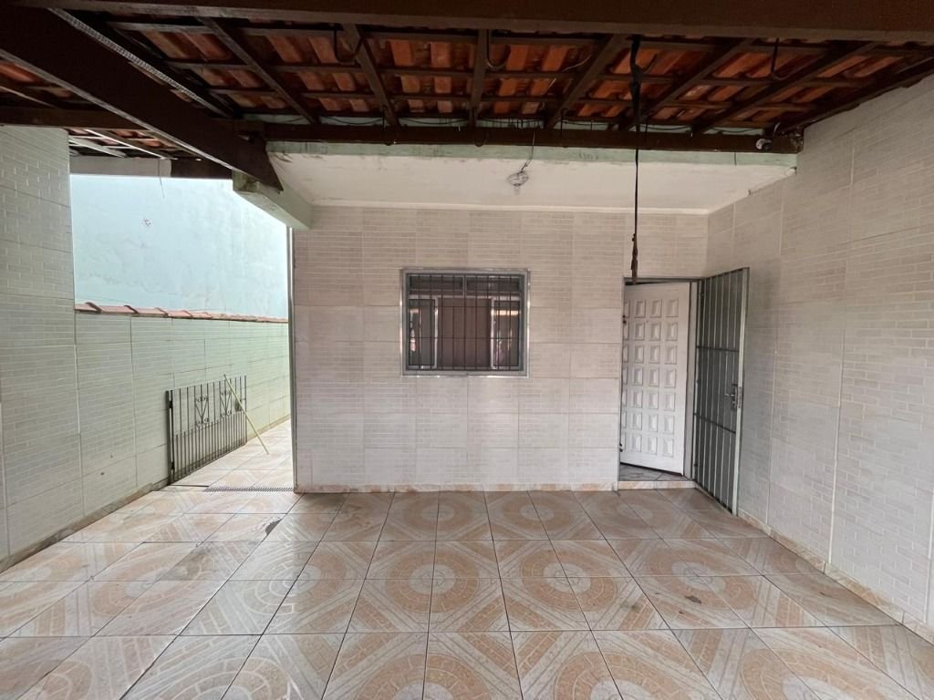 Casa com 2 dormitórios próximo à praia no bairro Balneario Verde Mar