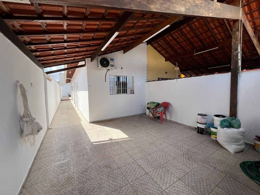 Casa com 2 dormitórios próximo à praia no bairro Plataforma