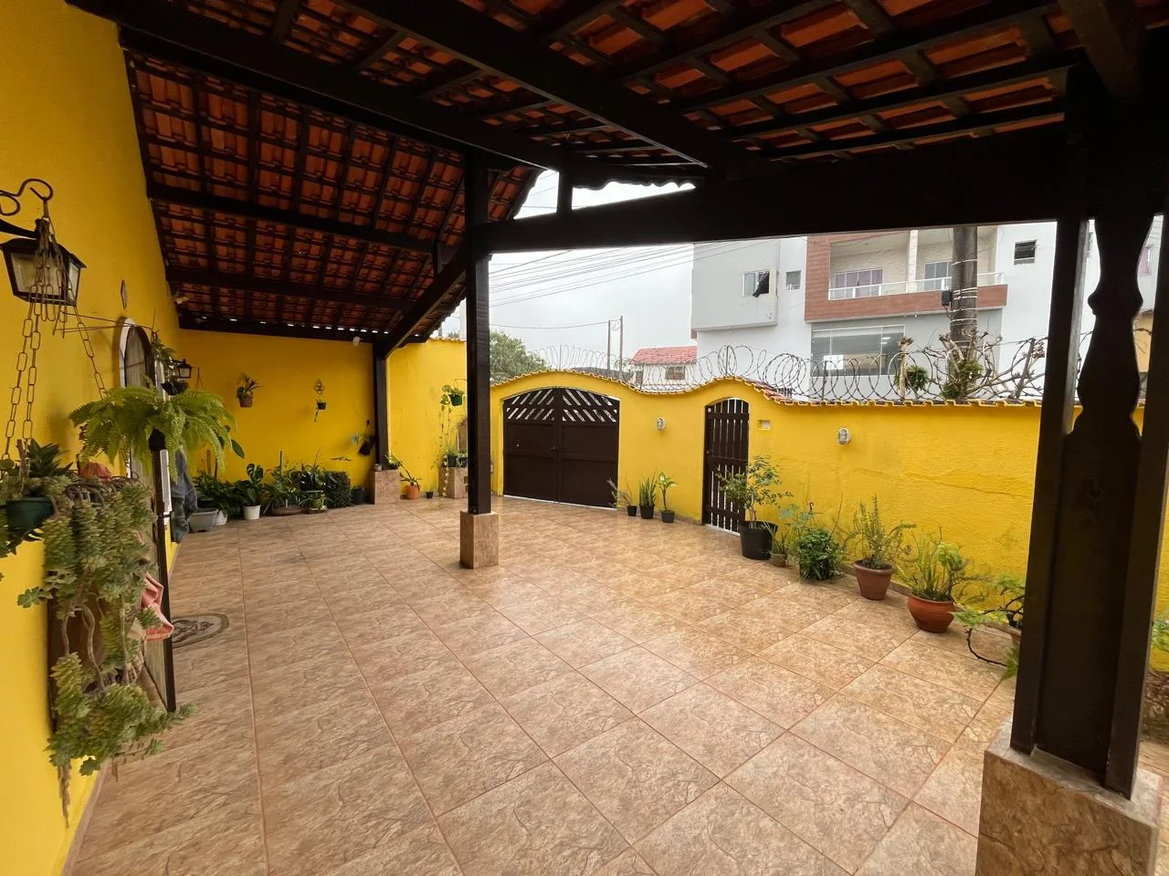 Casa com 3 dormitórios próximo à praia no bairro Flórida Mirim