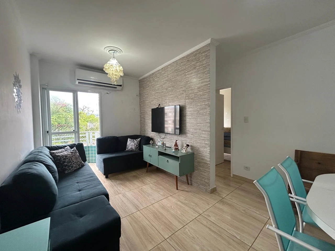 Apartamento com 1 dormitório semi mobiliado com vista para o mar no bairro Vila atlântica