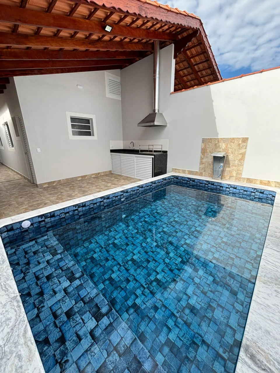 Casa com 2 dormitórios com vista para o mar no bairro Itaóca