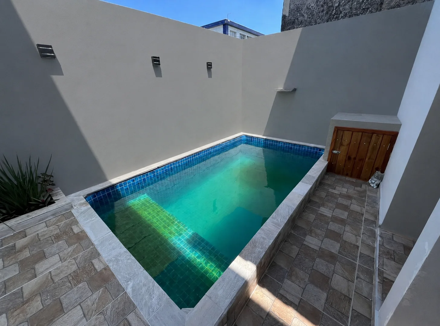 Casa com 2 dormitórios e piscina no bairro Jussara