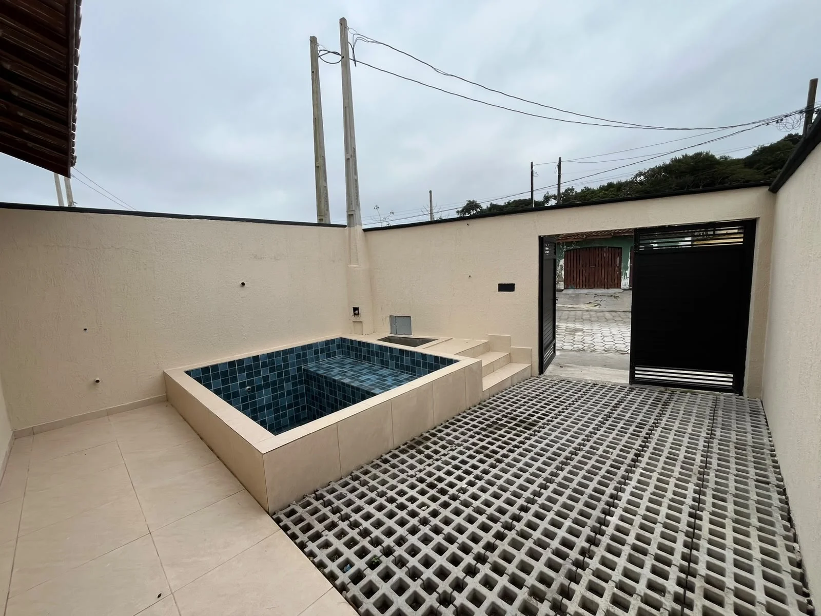 Casa com 2 dormitórios próximo à praia em Itanhaém