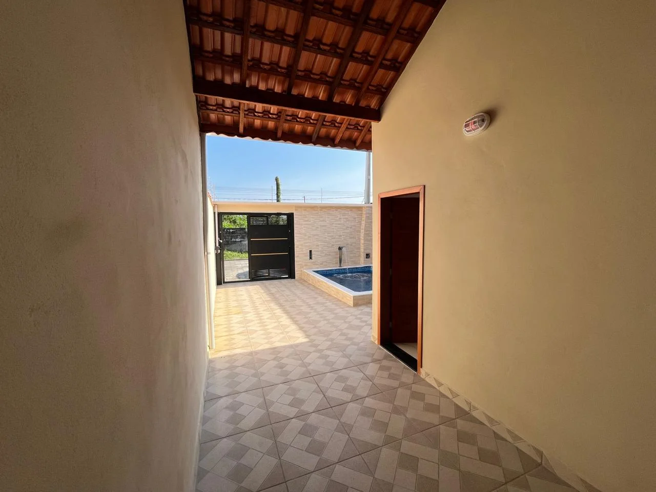 Casa com 2 dormitórios no bairro Flórida Mirim