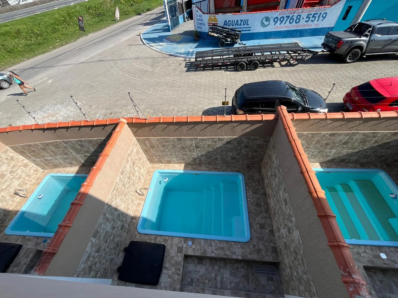 Casa em condominio com 2 dormitórios próximo à praia no bairro Loty