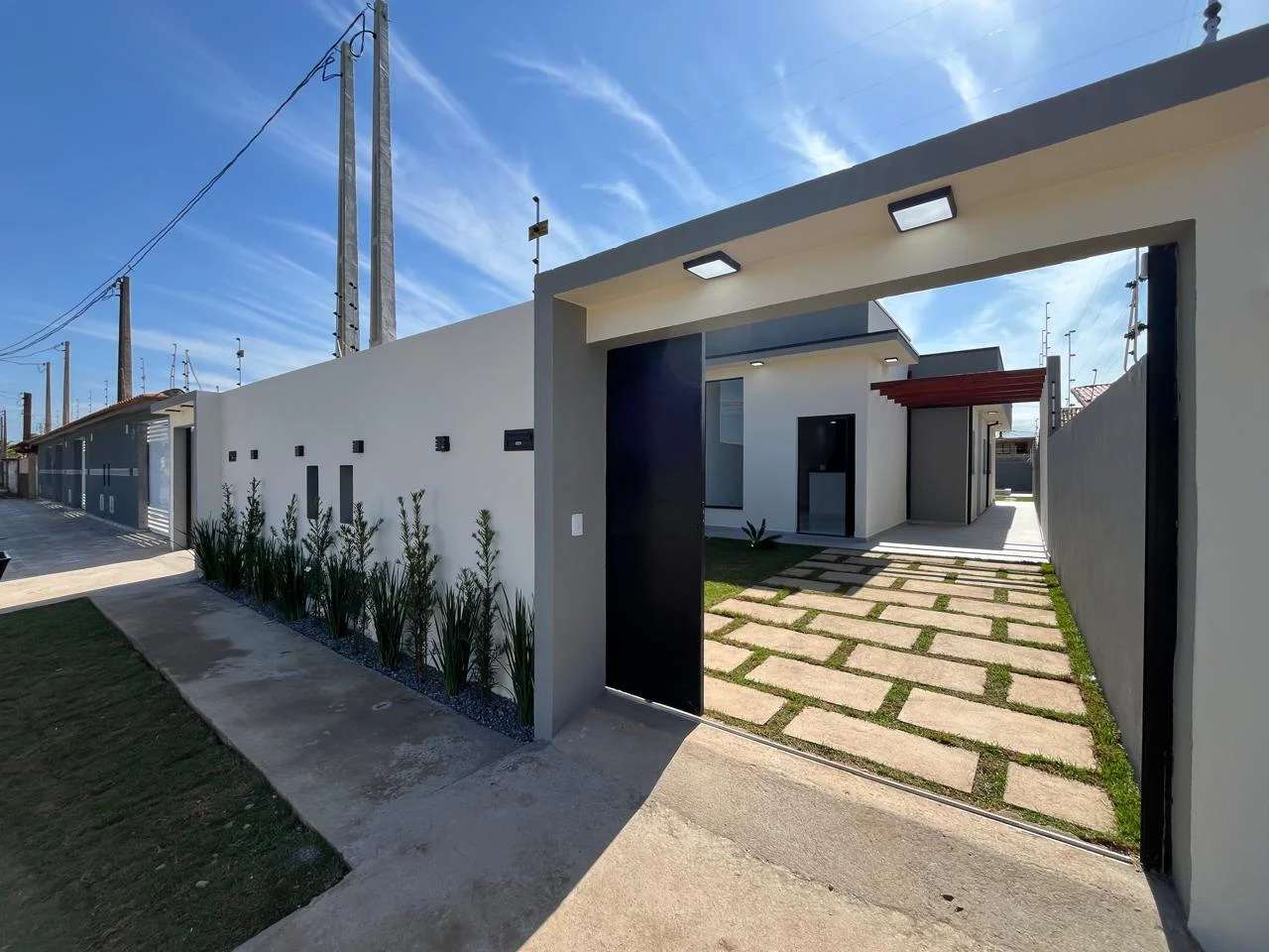 Casa com 2 dormitórios próximo à praia no bairro Jamaica (Praia)