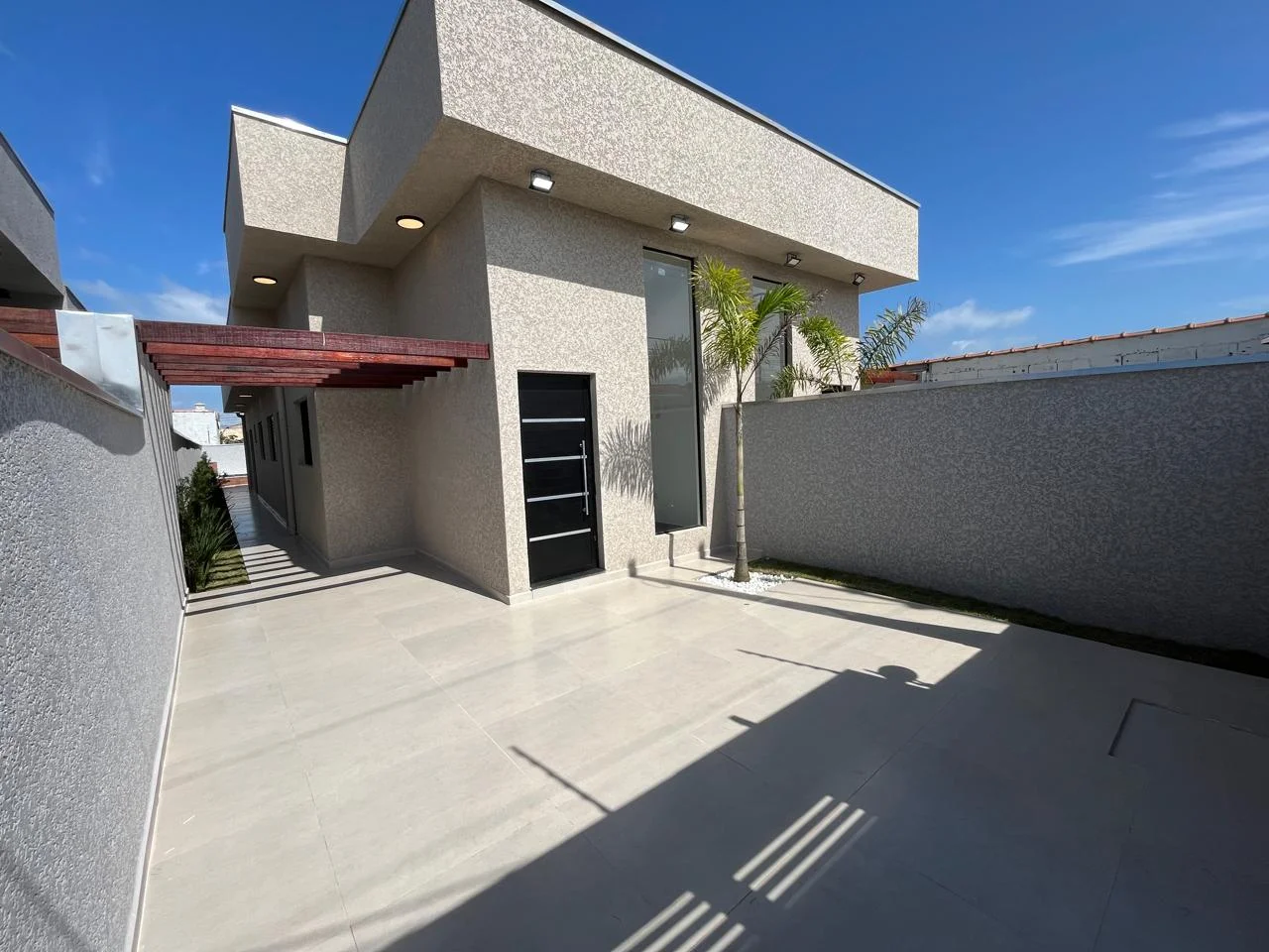 Casa com 3 dormitórios próximo à praia no bairro Jamaica (Interior)