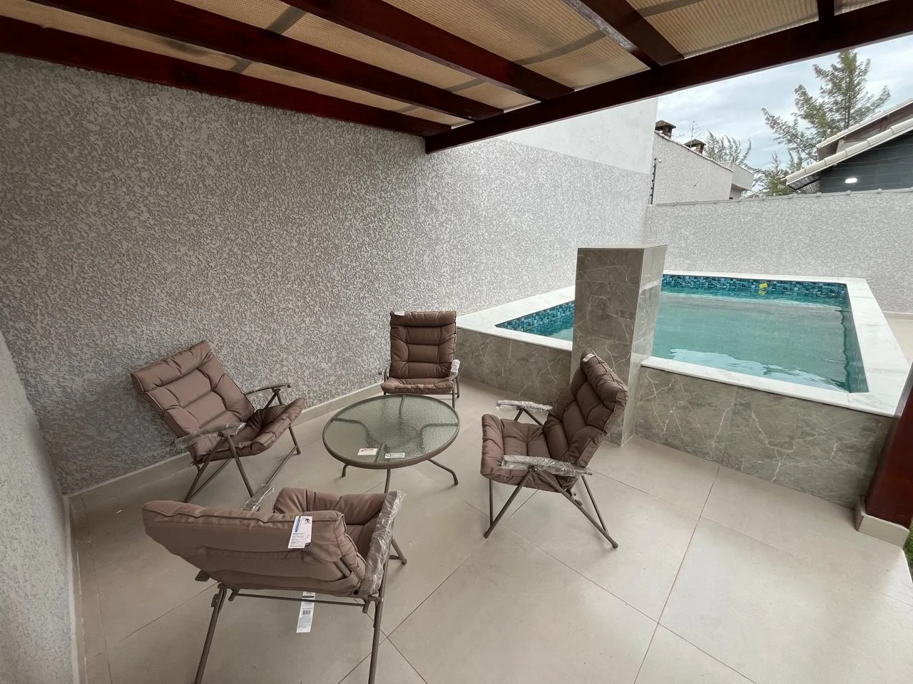 Casa com 3 dormitórios próximo à praia no bairro Bopiranga